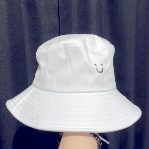 Smile bucket hat medium size